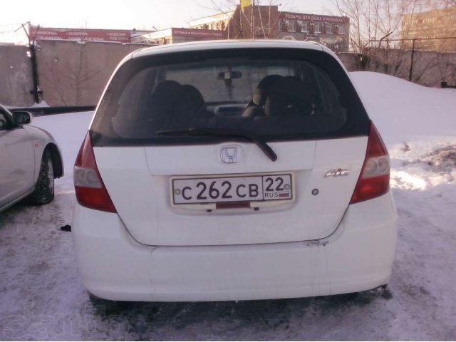 Продаю Хонду Фит белого цвета в городе Барнаул, фото 6, стоимость: 242 000 руб.