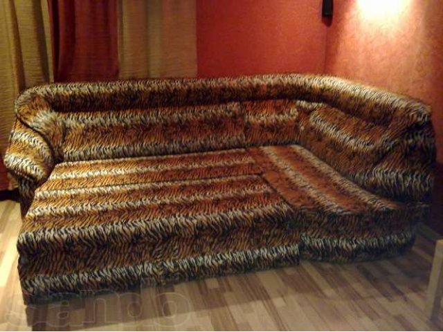 Продам угловой, тигровой расцветки, диван в городе Барнаул, фото 2, стоимость: 15 500 руб.