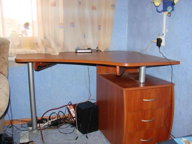 Компьютерный стол в городе Мурманск, фото 1, стоимость: 3 000 руб.