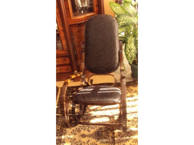 Продаю кресло-качалку в городе Астрахань, фото 1, стоимость: 6 500 руб.