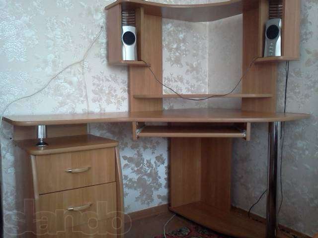 Срочно продам компьютерный стол не дорого в городе Новочебоксарск, фото 1, Столы и стулья