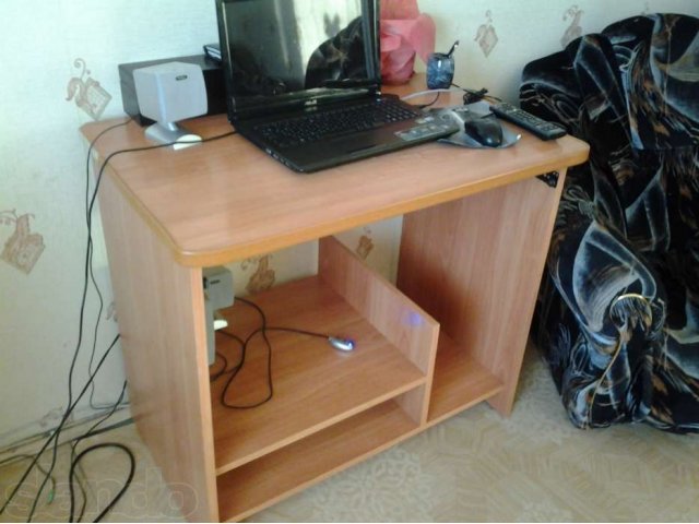 Продам стол компьютерный в городе Чита, фото 1, стоимость: 1 000 руб.