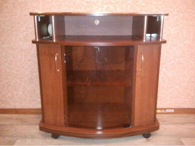 Тумбочка под телевизор в городе Саранск, фото 1, Прочая мебель для гостиной