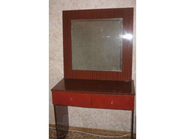 Продам Б/У Двуспальный гарнитур, Шкаф, туалетный столик с зеркалом в городе Тольятти, фото 4, Самарская область