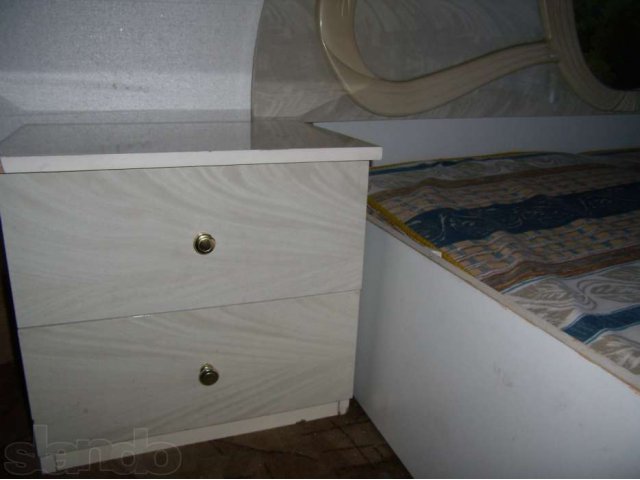 Мебель для спальни: двуспальная кровать, две тумбы, туалетный столик в городе Улан-Удэ, фото 3, Спальные гарнитуры