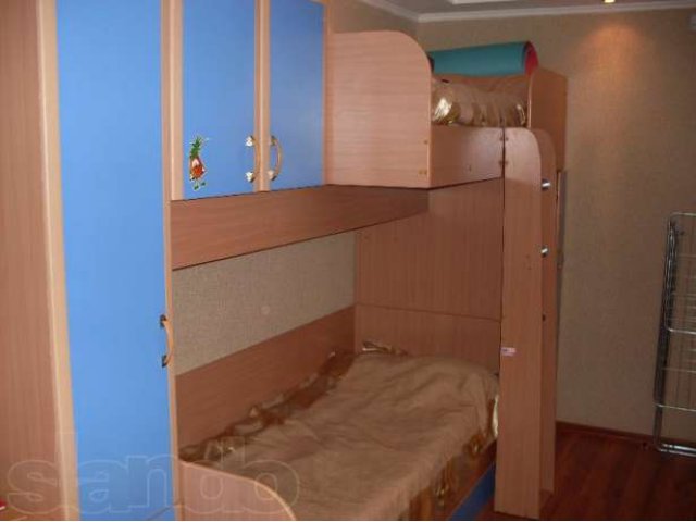 Продам детскую двухэтажную кровать, цвет синий, со шкафами в городе Канск, фото 2, Красноярский край