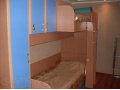 Продам детскую двухэтажную кровать, цвет синий, со шкафами в городе Канск, фото 2, стоимость: 20 000 руб.