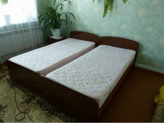 Авито кровать односпальная б у. БЭУШНАЯ одноместная кровать. Кровать 1.5 спальная двойная. Односпальные кровати бэушные. Кровать 1,5 спальная Шумерля 1989 года.