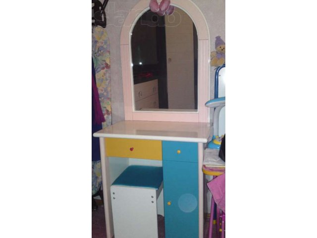 Детский шкаф и трюмо для девочки в городе Барнаул, фото 4, стоимость: 3 000 руб.