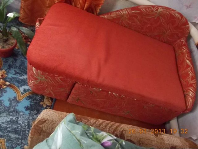 продам диванчик в городе Алейск, фото 1, стоимость: 3 000 руб.