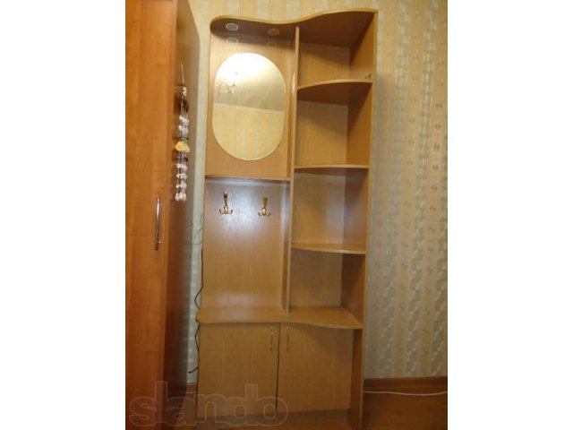 Продается шкаф угловой в прихожую с зеркалом и подсветкой в городе Иркутск, фото 1, Мебель для прихожей