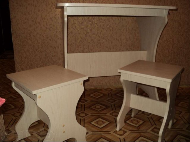 Cтол кухонный +2 табуретки (все новое) в городе Курск, фото 1, Курская область