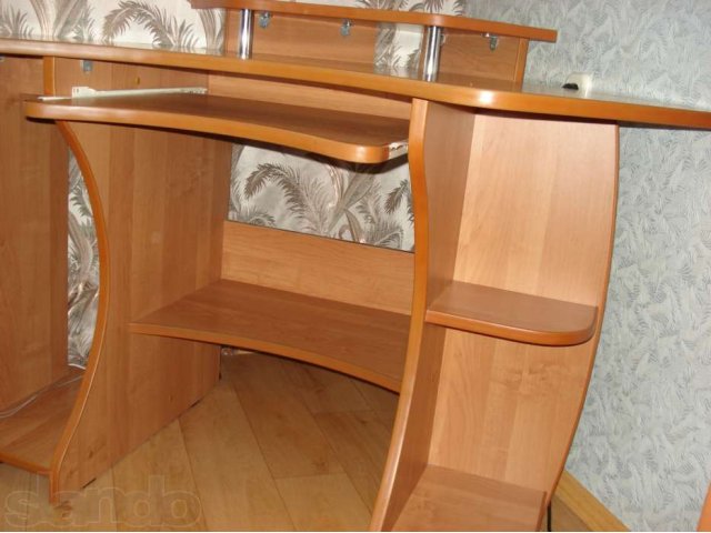 Стол компьютерный, угловой. Цвет: сосна. В отличном состоянии. в городе Соликамск, фото 4, стоимость: 2 500 руб.