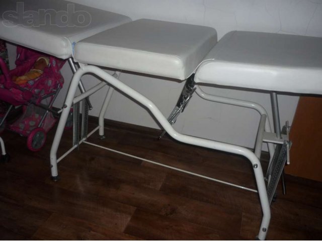 Продам: Кушетка-кресло, 2-ая ширма мед., стол для косметолога в городе Челябинск, фото 4, Столы