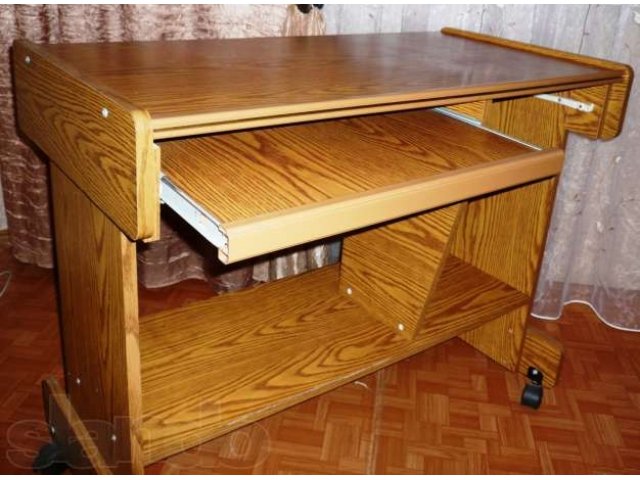 Компьютерный стол в городе Нижний Тагил, фото 1, стоимость: 500 руб.