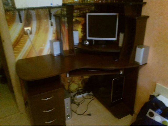Продается компьютерный стол в городе Геленджик, фото 1, стоимость: 4 000 руб.