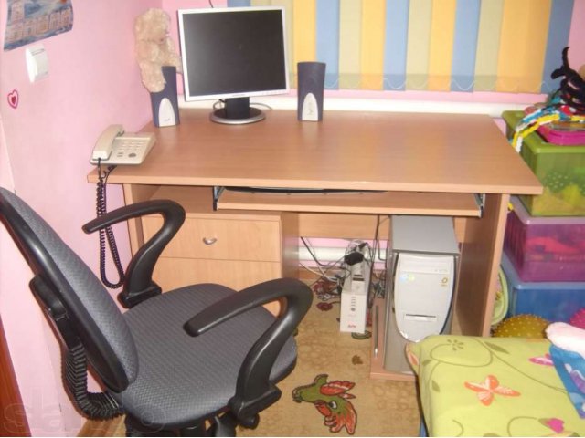 продается компьютерный стол,тумба,стул в городе Ейск, фото 1, стоимость: 6 000 руб.