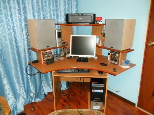 Продам компьютерный стол Срочно! в городе Новосибирск, фото 1, стоимость: 1 800 руб.