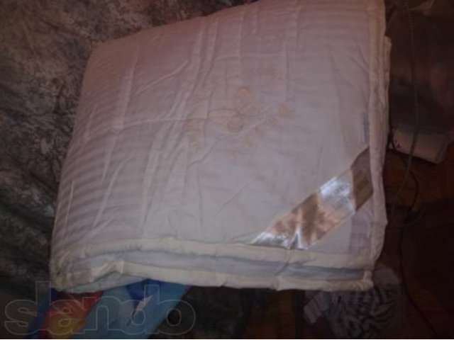 Продаю новое одеяло(наполнитель шелк) в городе Омск, фото 1, Подушки и одеяла