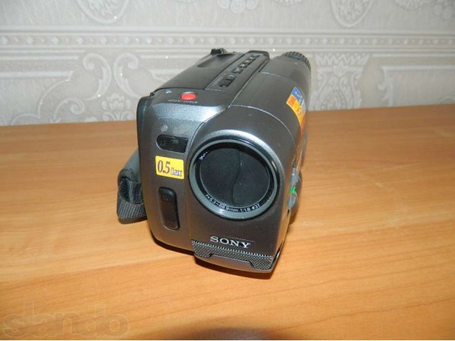 Видеокамера sony в городе Астрахань, фото 1, стоимость: 2 500 руб.