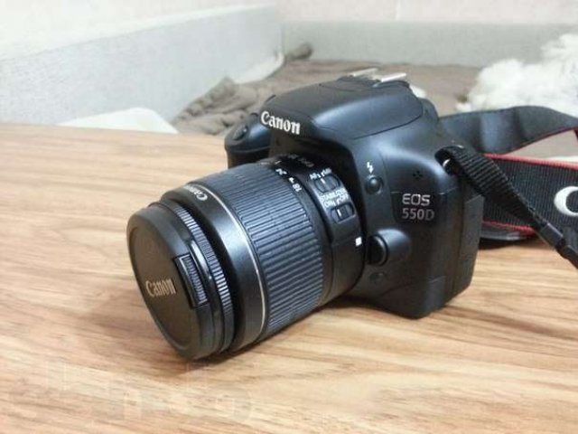 Продаю фотоаппарат Canon EOS 550D + Обьектив Canon EF-S LENS в городе Екатеринбург, фото 1, Профессиональное фото и видеооборудование