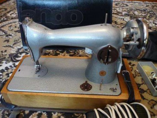 Срочно продам швейную машинку в городе Старый Оскол, фото 1, стоимость: 2 000 руб.