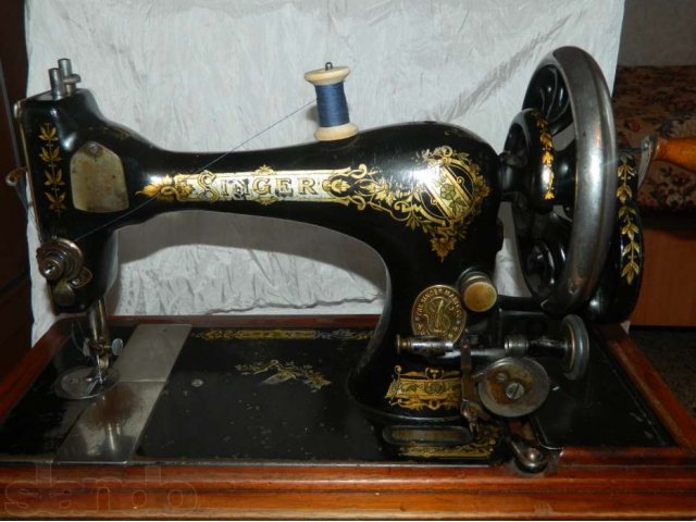 Швейные машинки в твери. Швейная машинка Зингер 1871. Швейная машинка Зингер 1914 года. Швейная машинка Зингер 1906. Швейная машина Zinger 1871 года.