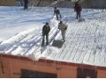Расчистка снега с крышы в городе Тверь, фото 1, Тверская область