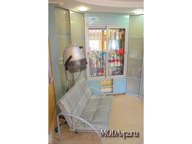 Сдам место в салоне красоты для продажи профессиональной косметики в городе Кемерово, фото 1, стоимость: 0 руб.