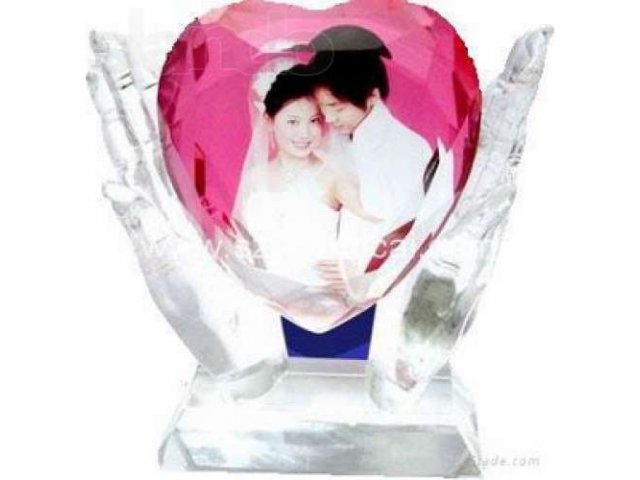 Фотокристалл (Сердце в руках, размер 115х100х50mm) в городе Оренбург, фото 1, стоимость: 0 руб.