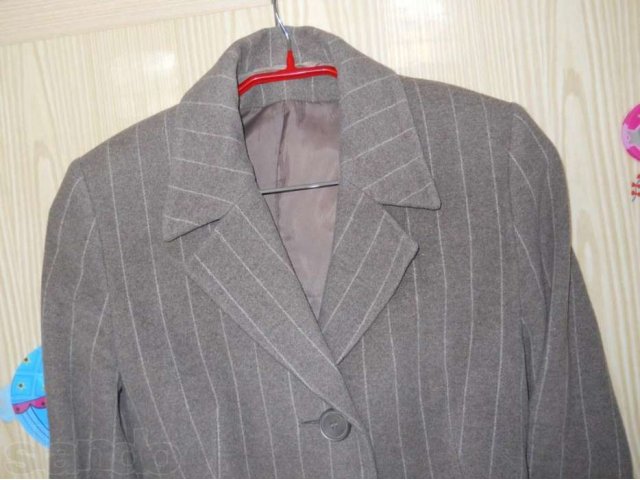 Пальто классика свелое в городе Новосибирск, фото 3, стоимость: 600 руб.