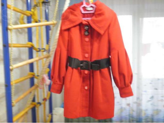 Продам стильное пальто красного цвета осень-весна в городе Минеральные Воды, фото 1, стоимость: 3 000 руб.