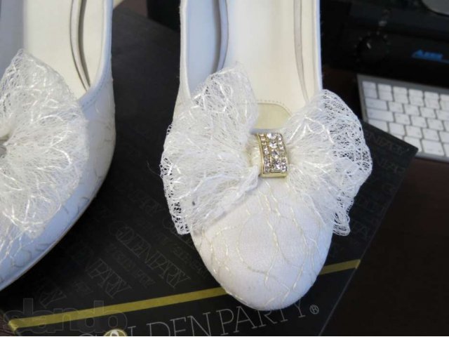Белоснежные свадебные туфли на каблучке в городе Тюмень, фото 2, Женская обувь