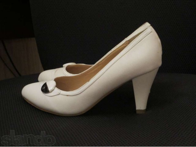 Белые туфли в городе Шарья, фото 1, стоимость: 500 руб.