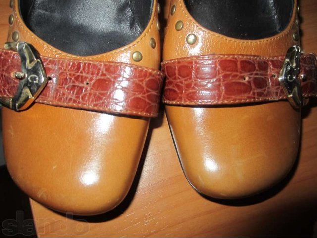Продам красивые коричневые туфли из натур. кожи с ремешком из в городе Усолье-Сибирское, фото 2, Женская обувь