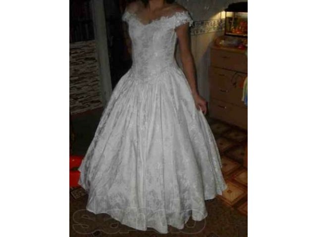 Платье свадебное в городе Тверь, фото 1, стоимость: 2 000 руб.