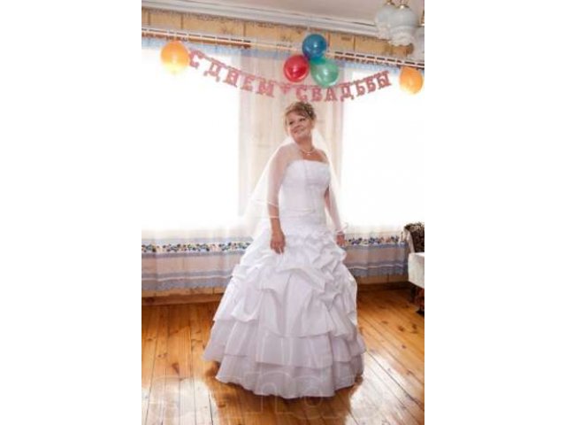Свадебное платье в городе Ижевск, фото 2, стоимость: 10 000 руб.