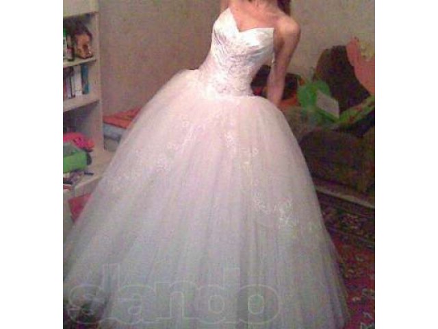 Свадебное платье в городе Тюмень, фото 1, стоимость: 5 000 руб.