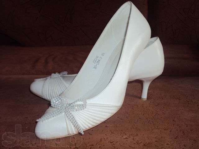 Срочно продам свадебные туфли в городе Бийск, фото 1, стоимость: 800 руб.