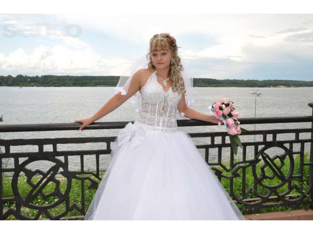 Свадебное платье в городе Заволжск, фото 1, стоимость: 5 000 руб.