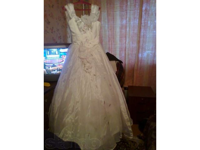 Свадебное платье в городе Псков, фото 2, стоимость: 1 000 руб.