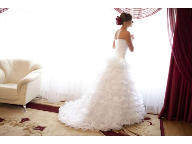 Свадебное платье в городе Москва, фото 1, стоимость: 12 000 руб.