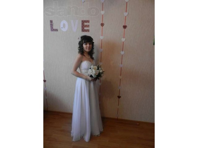 продам свадебное платье 42-44 в городе Нефтеюганск, фото 1, стоимость: 2 000 руб.