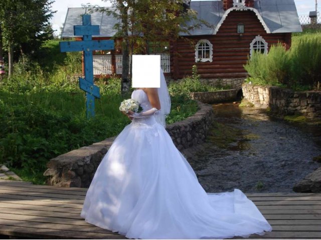 Продам белоснежное свадебное платье со шлейфом в городе Кингисепп, фото 1, Ленинградская область