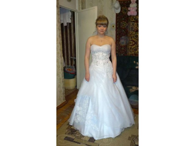 Свадебное платье в городе Мирный, фото 1, стоимость: 7 000 руб.