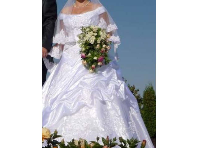 Шикарное свадебное платье в городе Нальчик, фото 2, стоимость: 6 000 руб.