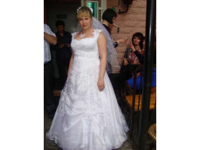 Продам свадебное платье в городе Омск, фото 1, стоимость: 3 000 руб.