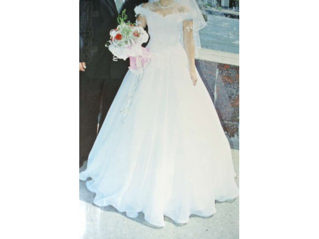 Продам свадебное платье в городе Кузнецк, фото 1, стоимость: 1 500 руб.