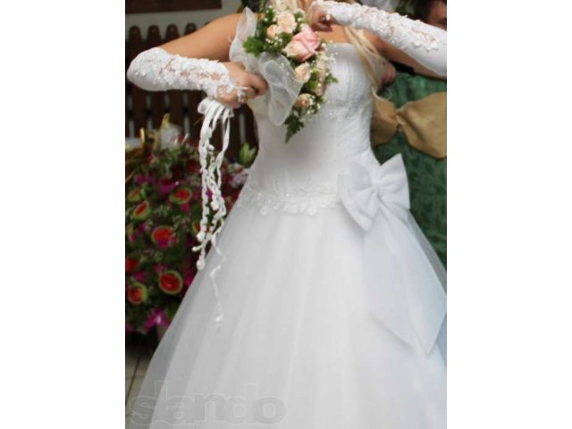 Продам Свадебное платье,фату,перчатки,диадему,кринолин на 5 колец!! в городе Сургут, фото 1, Свадебные платья