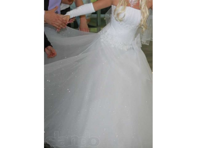 Продам Свадебное платье,фату,перчатки,диадему,кринолин на 5 колец!! в городе Сургут, фото 3, стоимость: 10 000 руб.